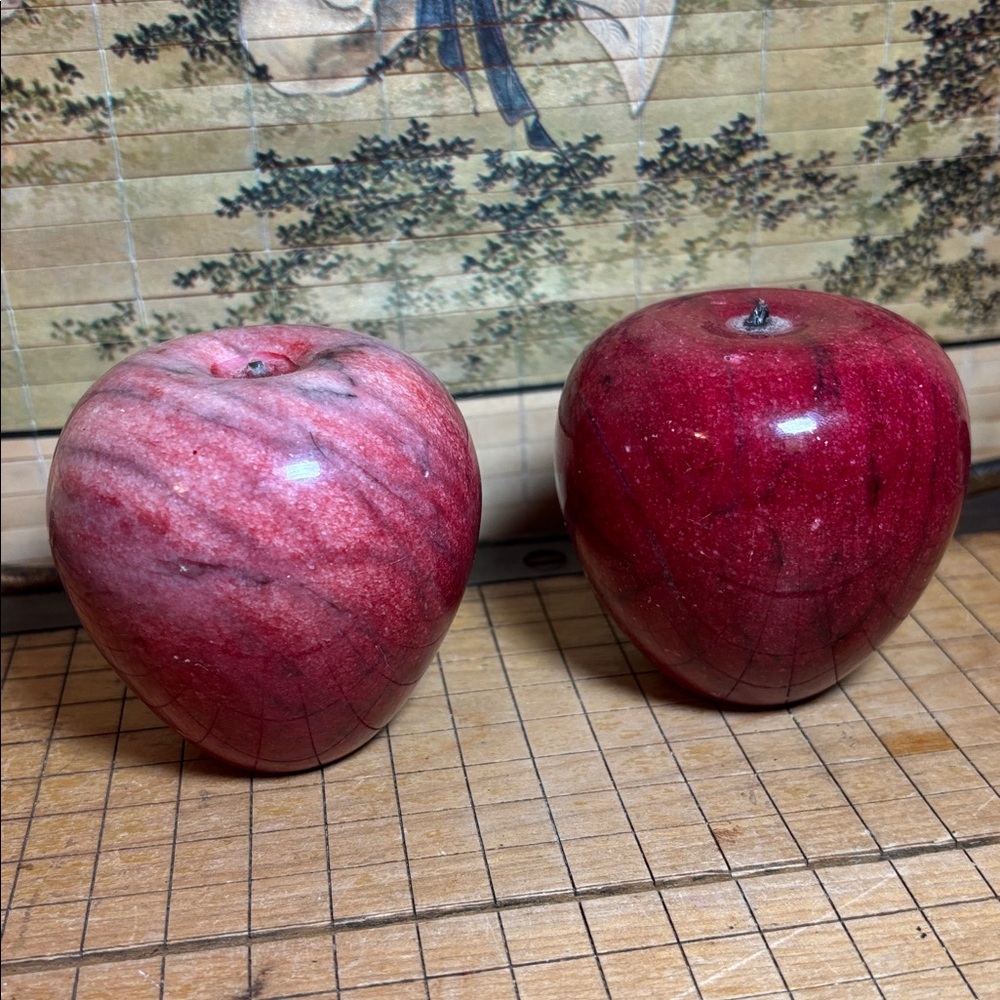Pair of Alabaster Marbled Carved Stone Apples Red Mix 2.75”Hx3”D Paperweights